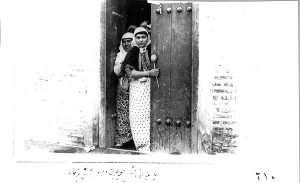 عکس های قاجاری,ناصرالدین شاه,آلبوم عکس‌های منتشرشده کاخ گلستان