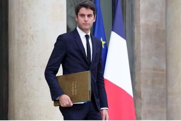 نخست وزیر فرانسه,استعفای نخست وزیر فرانسه