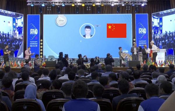 المپیاد جهانی فیزیک,چین بر روی سکوی نخست المپیاد جهانی فیزیک