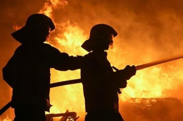 آتش گرفتن یک انبار در کرج,حریق گسترده انبار ۳ هزار متری کالا در جاده قدیم کرج