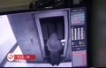 فیلم/ سقوط مرگبار کارمند شهرداری تهران به چاله‌ی آسانسور