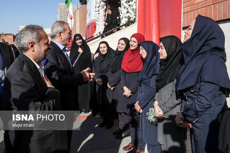 تصاویر نواختن زنگ آغاز سال تحصیلی با حضور پزشکیان,عکس های آغاز سال تحصیلی جدید در ایران,تصاویر دانش آموزان در سال تحصیلی جدید