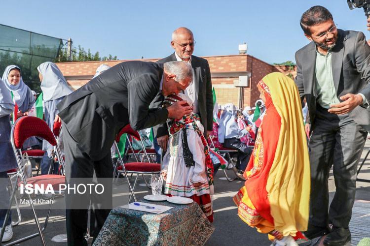 تصاویر نواختن زنگ آغاز سال تحصیلی با حضور پزشکیان,عکس های آغاز سال تحصیلی جدید در ایران,تصاویر دانش آموزان در سال تحصیلی جدید