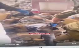 فیلم/ لحظه کشف پیکر یحیی السنوار با سلاح و لباس رزم در جنوب غزه
