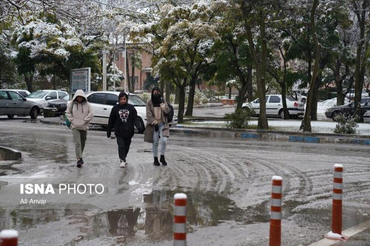 تصاویر بارش اولین برف پاییزی در برخی از شهرهای ایران,عکس های بارش برف در آبان 1403,تصاویر بارش برف پاییزی در ایران