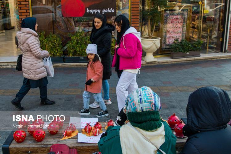 تصاویر بازار شب یلدا در تهران,عکس های خرید شب یلدای 1403 در تهران,تصاویر خرید شب یلدا آذر 1403