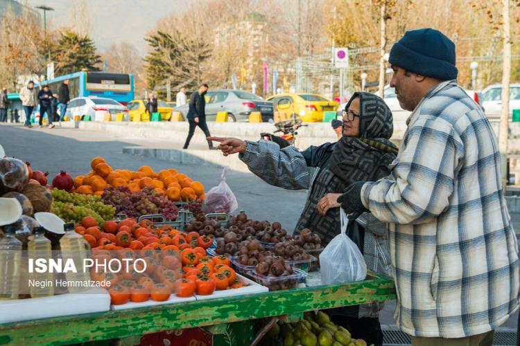 تصاویر بازار شب یلدا در تهران,عکس های خرید شب یلدای 1403 در تهران,تصاویر خرید شب یلدا آذر 1403