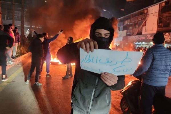 مانعت از فرود هواپیمای ایرانی در بیروت,اعتراض در لبنان علیه ایران