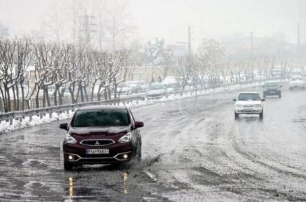 برف و باران,بارش باران و برف در جاده‌های ۱۲ استان کشور