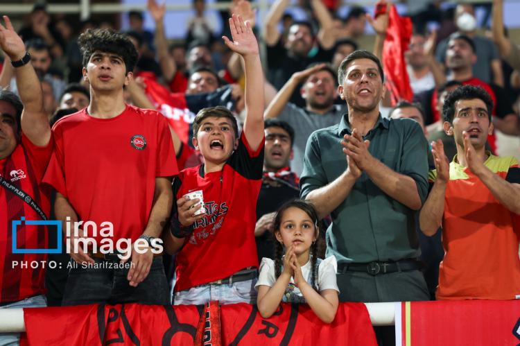 تصاویر قهرمانی تراکتور در لیگ برتر فوتبال ایران تصاویر قهرمانی تراکتور در لیگ برتر فوتبال ایران,تصاویر جشن قهرمانی تراکتور,تصاویر اهدای جام به تیم تراکتور
