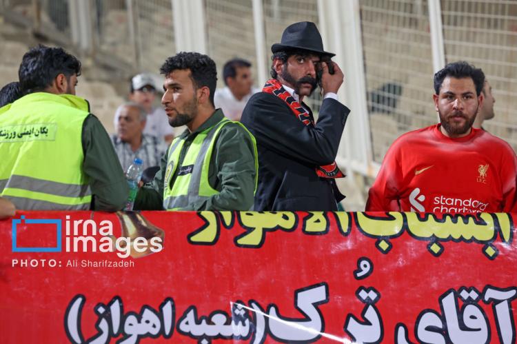 تصاویر قهرمانی تراکتور در لیگ برتر فوتبال ایران تصاویر قهرمانی تراکتور در لیگ برتر فوتبال ایران,تصاویر جشن قهرمانی تراکتور,تصاویر اهدای جام به تیم تراکتور