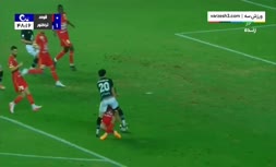 فیلم/ حواشی جنجالی دیدار فولاد و تراکتور؛ از قطع شدن VAR و درگیری لفظی خداداد عزیزی با گل محمدی تا پرتاب سنگ به سمت بیرانوند