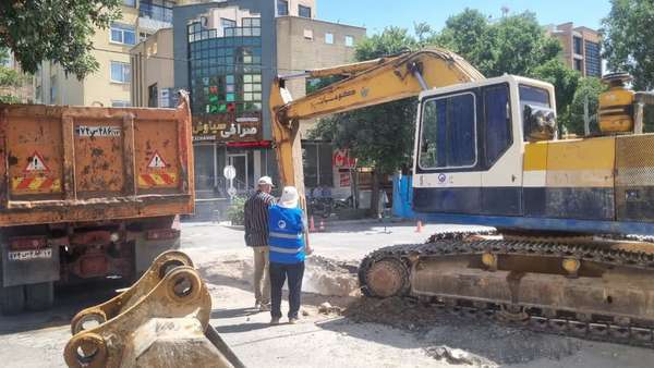 نشست زمین در اصفهان نشست زمین در اصفهان,فروریزش زمین در خیابان آپادانا اول اصفهان
