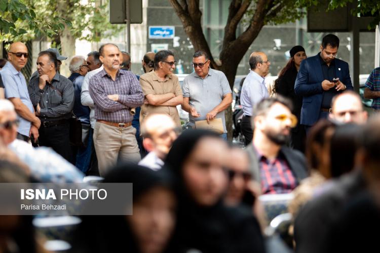 تصاویر مراسم تشییع پیکر بیژن اشتری تصاویر مراسم تشییع پیکر بیژن اشتری,عکس های مراسم تشییع جنازه بیژن اشتری,عکس هایی از هنرمندان در مراسم تشییع پیکر بیژن اشتری