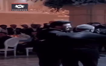 فیلم/ رقص و تک‌دست مازنی قهرمانان کشتی در عروسی حسن یزدانی