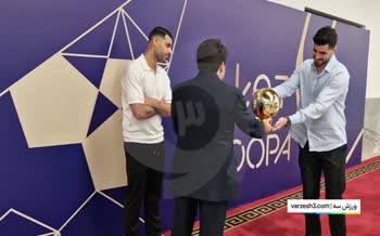 فیلم/ اهدای توپ طلای فوتبال ایران به مهدی طارمی