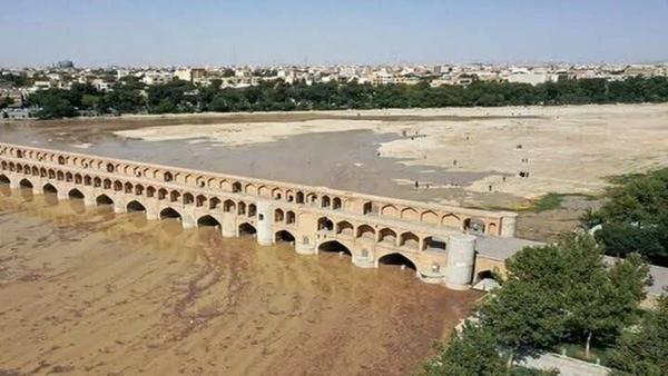 زاینده رود اصفهان,آب در زاینده رود اصفهان