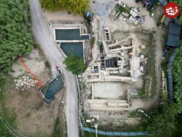 گنج مارِ نگهبان گنج مارِ نگهبان,بیرون آمدن مارِ نگهبان از چشمۀ آبگرم