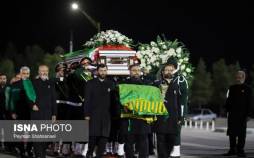 تصاویر ورود پیکر استاد محمود فرشچیان به اصفهان,عکس های پیکر محمود فرشچیان,تصاویری از حضور محمود فرشچیان در فرودگاه