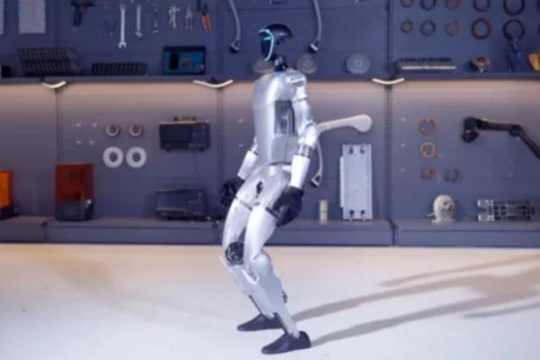 آنکلبات آنکلبات,ربات انساننما Uncle Bot