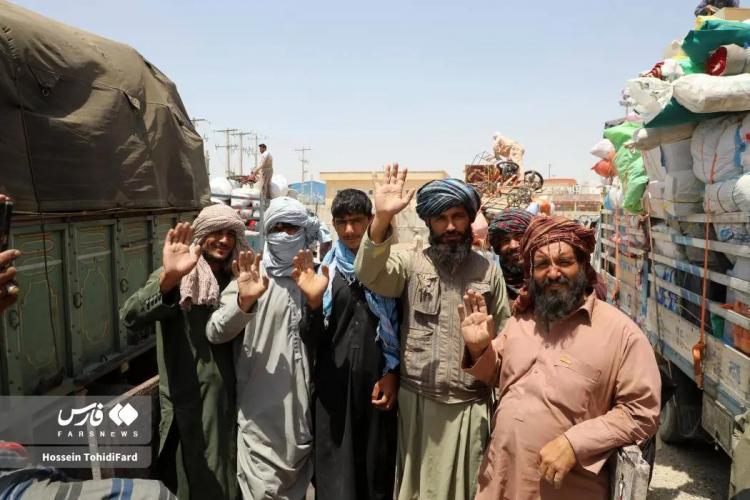 تصاویر افغانستانی ها در مرز,تصاویر انتقال اثاثیه اتباع افغانستانی,عکس‌ها از اسباب‌کشی مهاجران افغان