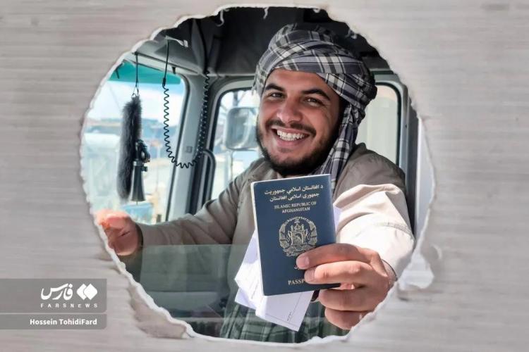 تصاویر افغانستانی ها در مرز,تصاویر انتقال اثاثیه اتباع افغانستانی,عکس‌ها از اسباب‌کشی مهاجران افغان