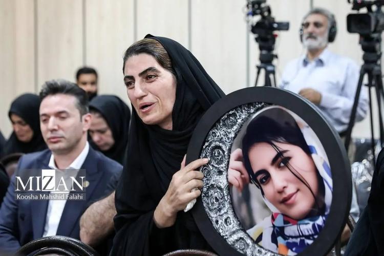 تصاویر دادگاه قاتل الهه حسین‌نژاد,تصاویری از دادگاه قاتل الهه حسین‌نژاد,عکس های مادر الهه حسین نژاد