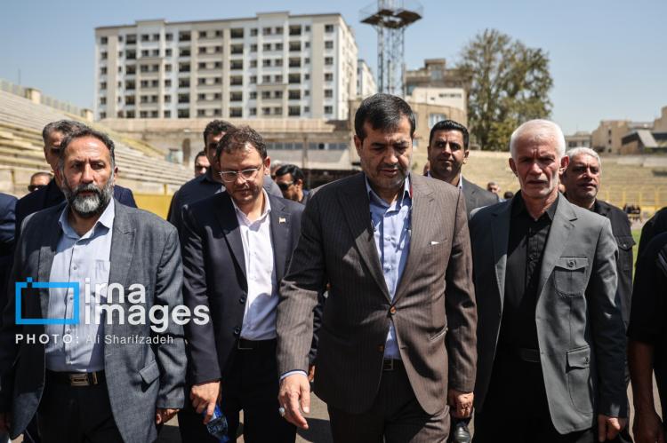 تصاویر تشییع پیکر داریوش مصطفوی,عکس های تشییع پیکر داریوش مصطفوی,تصاویر فوتبال دوستان در مراسم تشییع پیکر داریوش مصطفوی