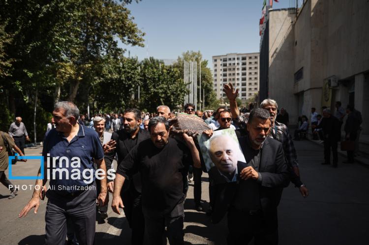 تصاویر تشییع پیکر داریوش مصطفوی,عکس های تشییع پیکر داریوش مصطفوی,تصاویر فوتبال دوستان در مراسم تشییع پیکر داریوش مصطفوی