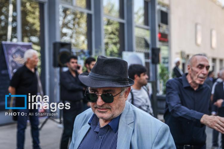 تصاویر تشییع پیکر داریوش مصطفوی,عکس های تشییع پیکر داریوش مصطفوی,تصاویر فوتبال دوستان در مراسم تشییع پیکر داریوش مصطفوی
