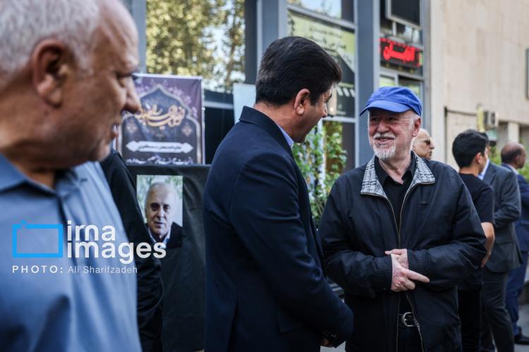 تصاویر تشییع پیکر داریوش مصطفوی,عکس های تشییع پیکر داریوش مصطفوی,تصاویر فوتبال دوستان در مراسم تشییع پیکر داریوش مصطفوی