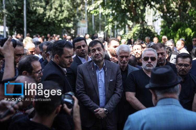 تصاویر تشییع پیکر داریوش مصطفوی,عکس های تشییع پیکر داریوش مصطفوی,تصاویر فوتبال دوستان در مراسم تشییع پیکر داریوش مصطفوی