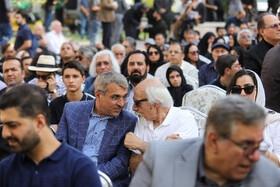تصاویر تشییع پیکر استاد محمود فرشچیان,عکس های تشییع پیکر استاد محمود فرشچیان در اصفهان,تصاویری از مراسم خاکسپاری محمود فرشچیان