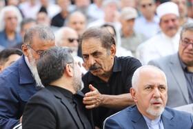 تصاویر تشییع پیکر استاد محمود فرشچیان,عکس های تشییع پیکر استاد محمود فرشچیان در اصفهان,تصاویری از مراسم خاکسپاری محمود فرشچیان