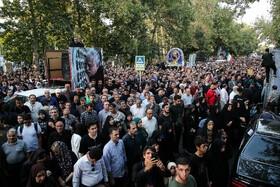 تصاویر تشییع پیکر استاد محمود فرشچیان,عکس های تشییع پیکر استاد محمود فرشچیان در اصفهان,تصاویری از مراسم خاکسپاری محمود فرشچیان