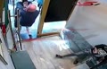 فیلم | سرقت مسلحانه از مغازه سکه و طلا فروشی در خیابان ولیعصر تهران
