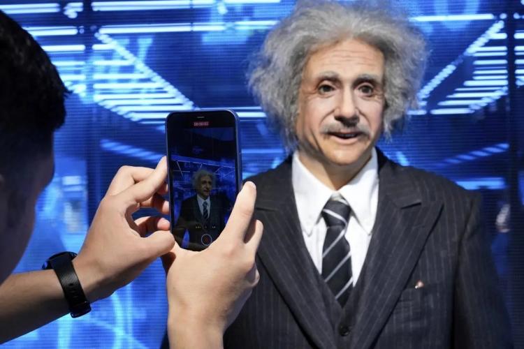تصاویر افتتاح نخستین فروشگاه ربات در پکن تصاویر افتتاح نخستین فروشگاه ربات در پکن,عکس های فروشگاه ربات در چین,تصاویری از فروشگاه ربات چین