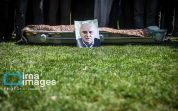 تصاویر تشییع پیکر داریوش مصطفوی,عکس های تشییع پیکر داریوش مصطفوی,تصاویر فوتبال دوستان در مراسم تشییع پیکر داریوش مصطفوی