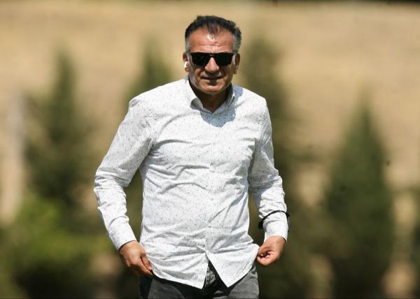 بیژن طاهری بیژن طاهری,مدیر استقلال