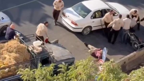 برخورد خشن با دستفروشان برخورد خشن با دستفروشان,تشکیل پرونده برای درگیری ماموران شهرداری قزوین با دستفروشان