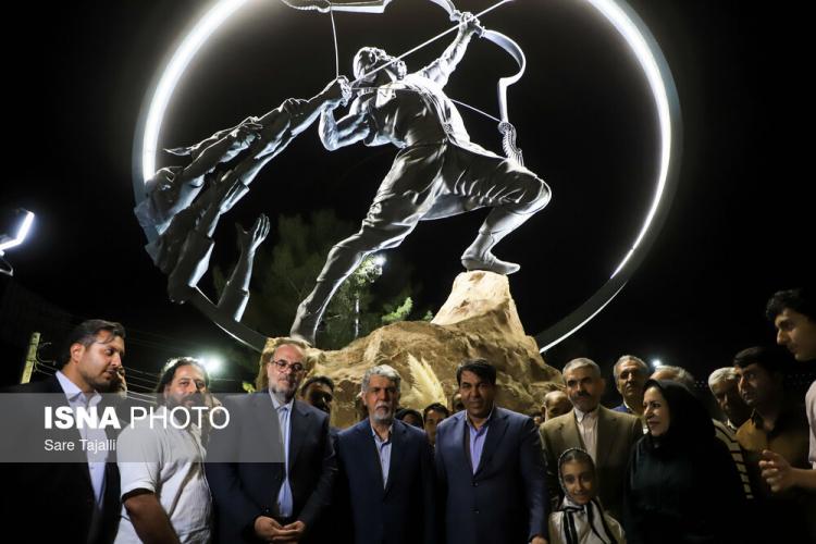 تصاویر آرش کمانگیر,عکس های آرش کمانگیر در کرمان,تصاویری از مجسمه آرش کمانگیر در کرمان