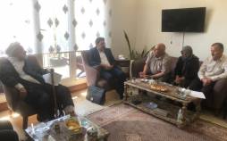 مهدی کروبی,دیدار مهدی کروبی با خانواده‌ پخشان عزیزی