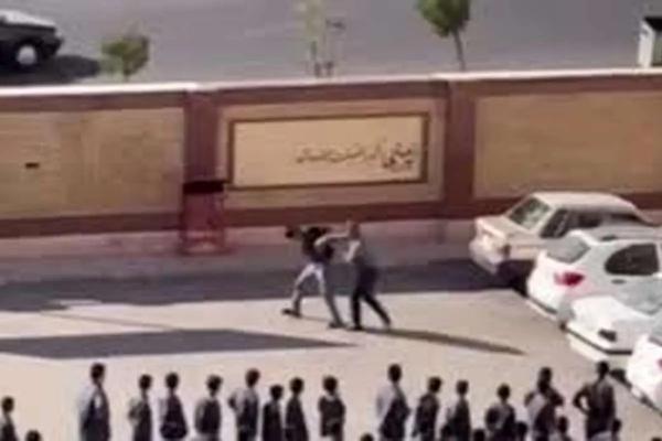 اخراج کادر خاطی مدرسه پرند در پی انتشار فیلم تنبیه بدنی دانشآموز اخراج کادر خاطی مدرسه پرند در پی انتشار فیلم تنبیه بدنی دانشآموز,تنبیه بدنی یک دانش آموز در رباط کریم