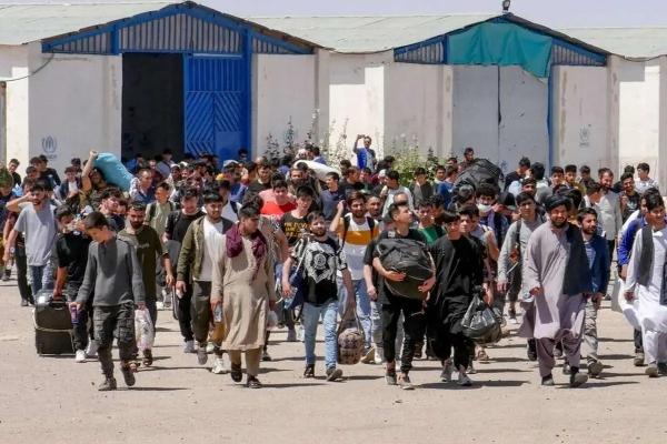 افغانی ها در ایران افغانی ها در ایران,کلاه گشاد مجلس بر سر دولت برای رسوب افغانستانیها در ایران
