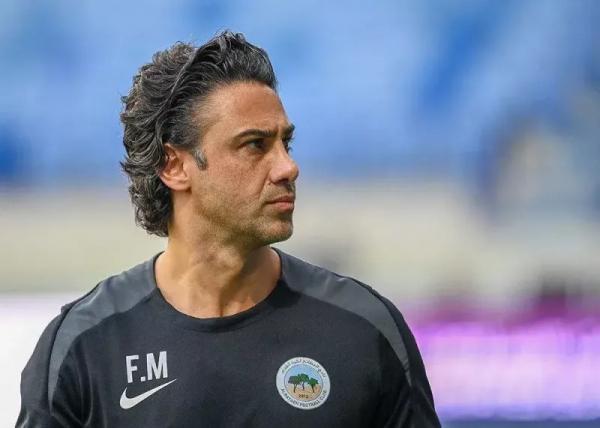 ساپینتو,سرمربی استقلال