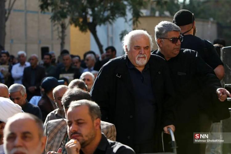 تصاویر تشییع پیکر محمد کاسبی تصاویر تشییع پیکر محمد کاسبی,عکس های تشییع جنازه محمد کاسبی,عکس زینب سلیمانی در مراسم تشییع پیکر محمد کاسبی