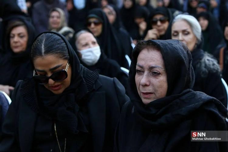 تصاویر تشییع پیکر محمد کاسبی تصاویر تشییع پیکر محمد کاسبی,عکس های تشییع جنازه محمد کاسبی,عکس زینب سلیمانی در مراسم تشییع پیکر محمد کاسبی