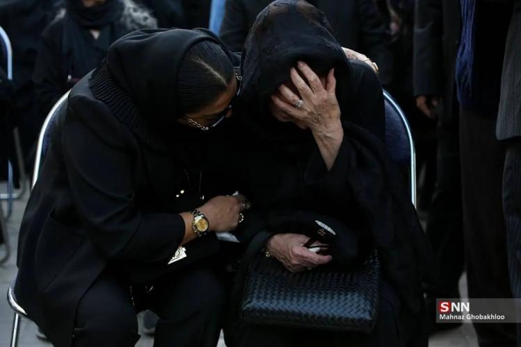 تصاویر تشییع پیکر محمد کاسبی تصاویر تشییع پیکر محمد کاسبی,عکس های تشییع جنازه محمد کاسبی,عکس زینب سلیمانی در مراسم تشییع پیکر محمد کاسبی
