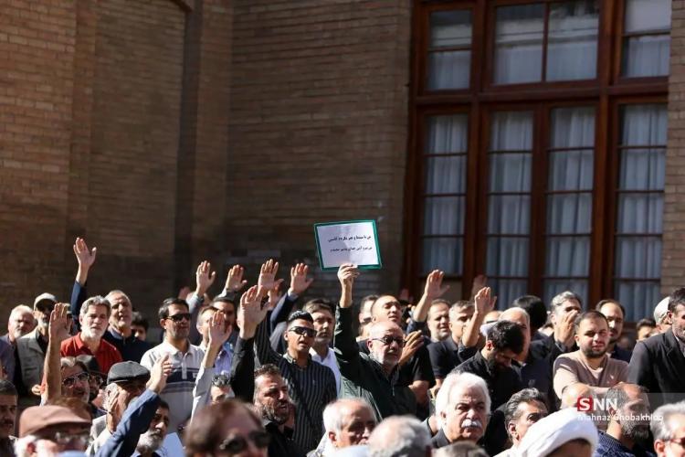 تصاویر تشییع پیکر محمد کاسبی تصاویر تشییع پیکر محمد کاسبی,عکس های تشییع جنازه محمد کاسبی,عکس زینب سلیمانی در مراسم تشییع پیکر محمد کاسبی