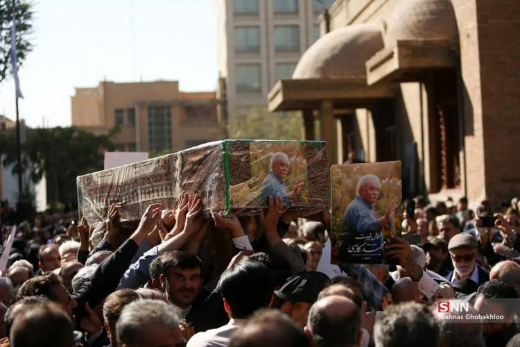تصاویر تشییع پیکر محمد کاسبی تصاویر تشییع پیکر محمد کاسبی,عکس های تشییع جنازه محمد کاسبی,عکس زینب سلیمانی در مراسم تشییع پیکر محمد کاسبی